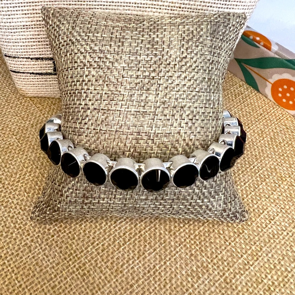 *RETIRED & NIB* Essie Bracelet
